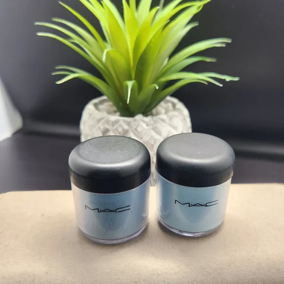 MAC Cosmetics Eyeshadow Duo - Black and Blue - Picture 1 of 2